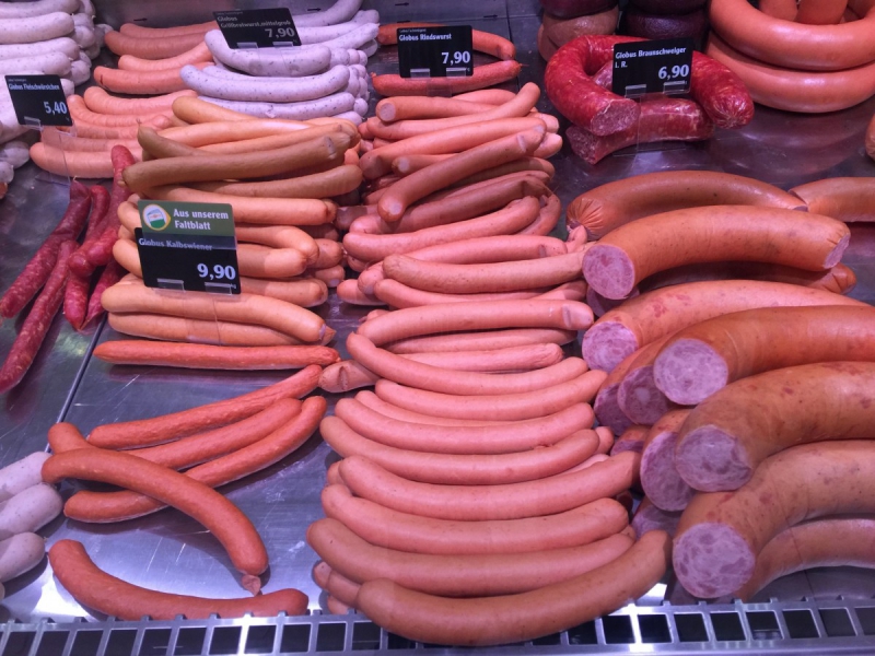 charcuterie-TOUDON-min_sausages_meat_butchery-1069321